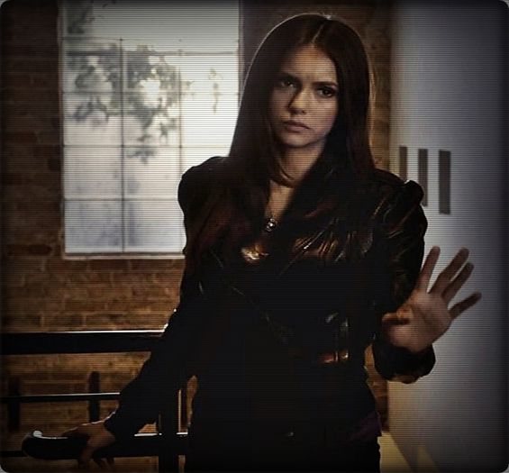 ;_ Acum sunt in lumea mea...#kol [se pune intr`un colt (cl); pe un scaun, desface borcanu cu muraturi si mananca]
