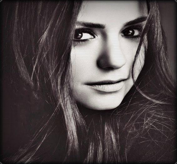 ;_ [fura un borcan cu castraveti murati si dispare]