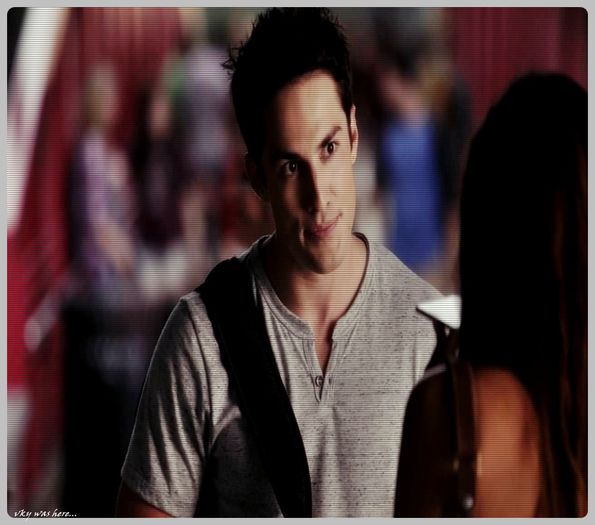 ▬ ❝N`ai cum sa`i vezi cat timp ii tin bine pititi sub haine... ;) =)))