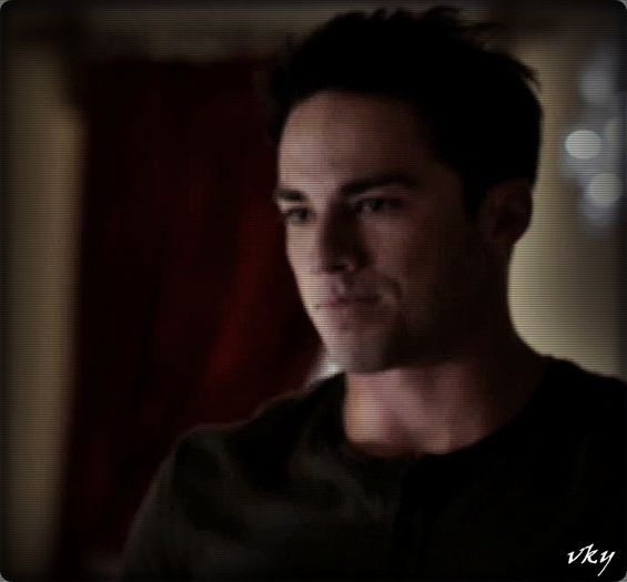 ▬ ❝Asta pentru ca eram multi`functional... Adica mna calorifer, perna... [cl]; Ce`am mai fost? Pat, patura, scaun sau poate covor...;_? [=))))))
