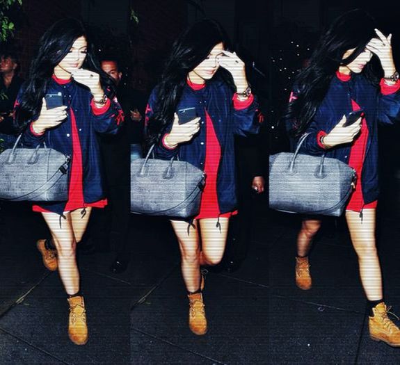 ⊿◤;. [cl] nici una  .. doar ne mai distram si noi .. idk .. doar mi`a venit idea pe moment ..#adda; vreau eu .. #e
