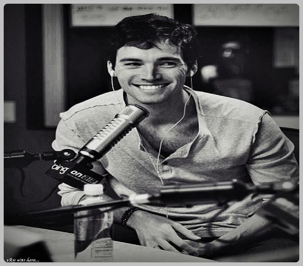 - Eu nu colind pe nimeni...#ely=))) + Inteles...#adda|tranteste usa cu picioru|=)))