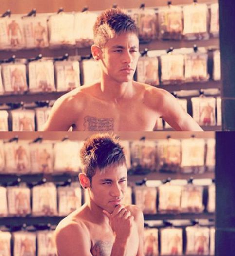 ɳҽყɱαɾ | CL pai daca te gandesti doar la s;ex eu ce sa ti fac? :)))) #ely; *se aseaza intr-un colt si se uita pe pereti*
