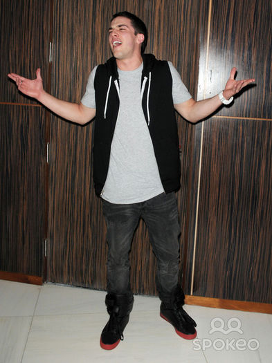 Seman eu cu Mos Craciun ? =))