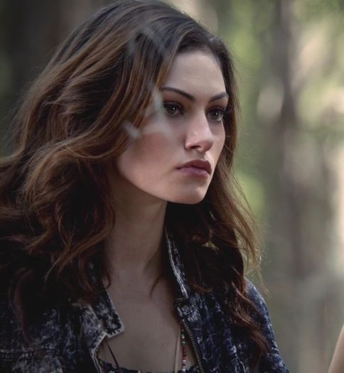 E in concediu pana joi.