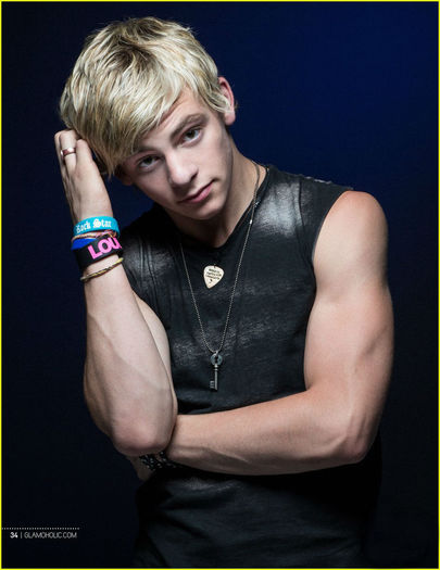 ross-lynch-glamoholic-august-2013-06