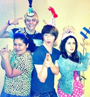 Ross-Lynch-Laura-Marano-Calum-Worthy-and-Raini-Rodriguez-ross-lynch-austin-31444477-250-268