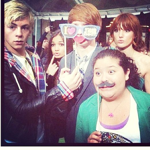 Ross-Lynch-Laura-Marano-Calum-Worthy-and-Raini-RodriguezRoss-Lynch-Laura-Marano-Calum-Worthy-and-rai