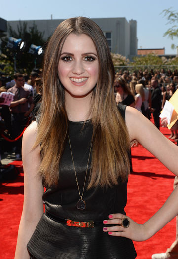 Laura-Marano-Wearing-Theory-Vince-2013-Young-Hollywood-Awards-Hair-Makeup-