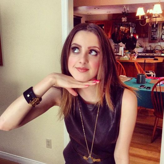 laura-marano-twitter-instagram-tumblr-personal-pics-_3