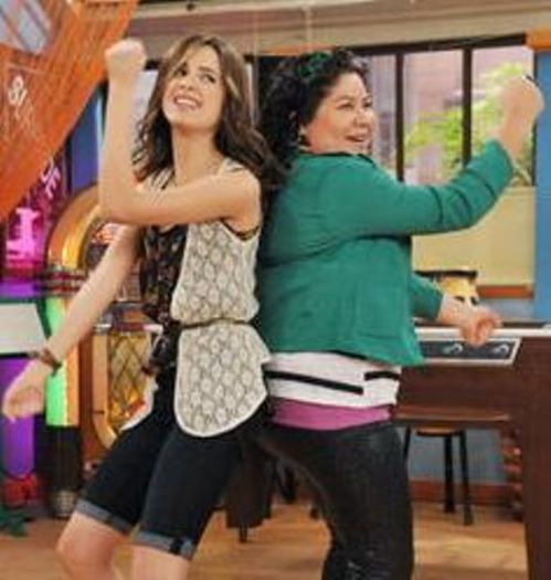 Laura_Raini_do_The_Platypus_Walk - Raini Rodriguez