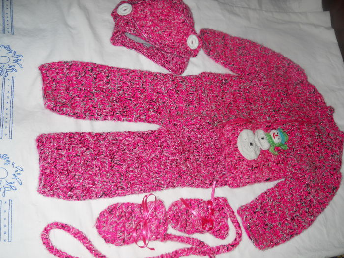 Costumas crosetat - A24 LUCRU DE MANA crosetat modele