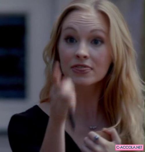 ᵔᴥᵔ -- Cu ce tupeu dai tu în mine???. Poate te spun lu iubi