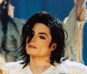 BXMSOKPHLCPCUVWPKRI[1] - Michael Jackson