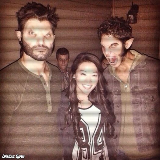 ➹❛ЯΛÐłØΛϾTłVƐ❜☂ Și cum a decurs ? #Erica ; Păi nu cred că te-ai supărat așa tare. #Elena CL; Seara, bine, tu ce faci ? :p #Enzo
