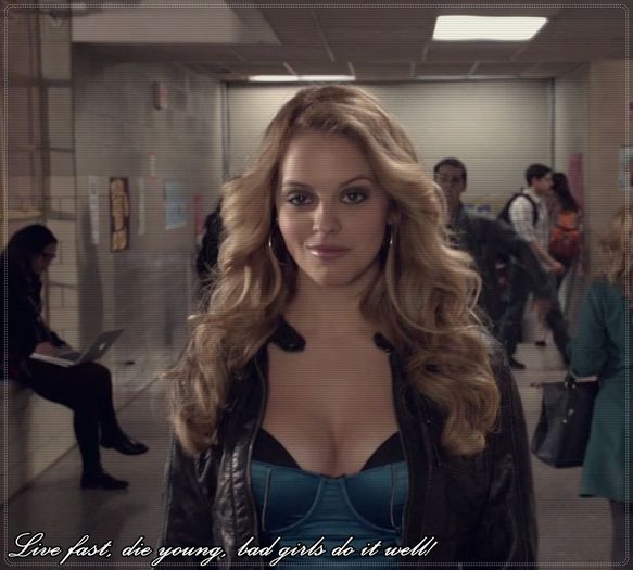 》Pai bine, s-a transformat si Tyler cu mine si am fugit amandoi prin padure=))))#Derek. Bine, tu?#En