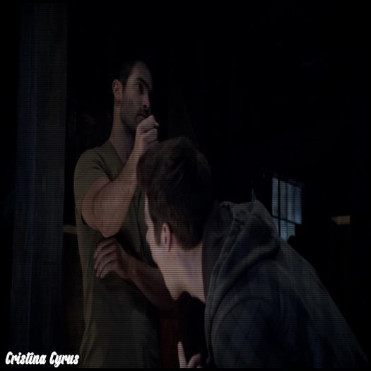 ➹❛ЯΛÐłØΛϾTłVƐ❜☂ *îi prinde pumnul înainte să-l lovească* Nu și dacă CL - here - episode 37 - done