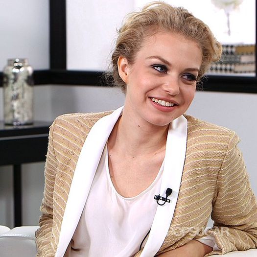 *se benocleaza la ei*