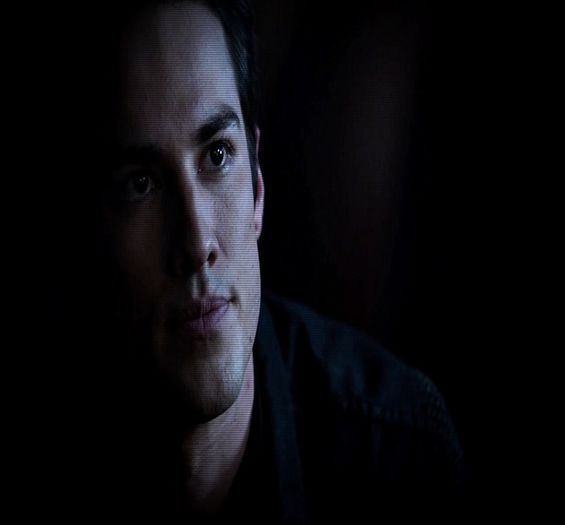 ▬ ❝Vezi ca sunt mai multe melodii...;;) |se uita la film|[=)))