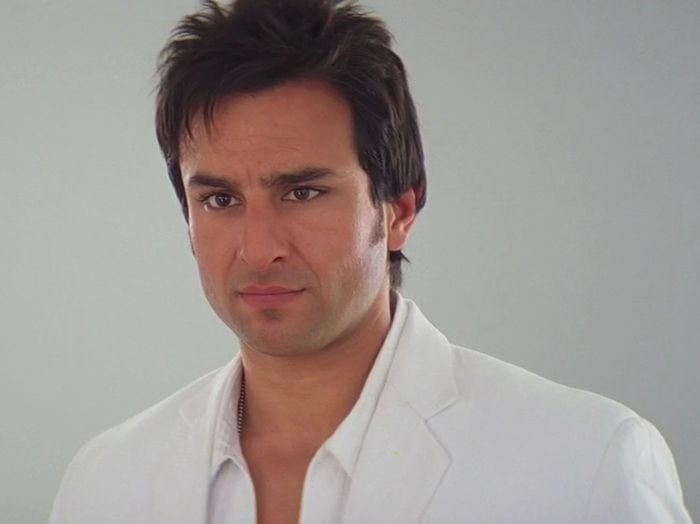 ✿ - Deci am stabilit tot, daca mireasa nu vrea o iau cu forta. *trece mana prin parul ei* cl; Nu statea o suvita bine#nasico
