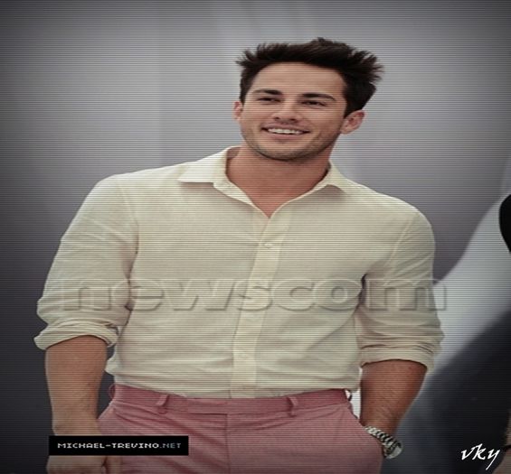 ▬ ❝Da, da, da... ;;)|se holbeaza la film|