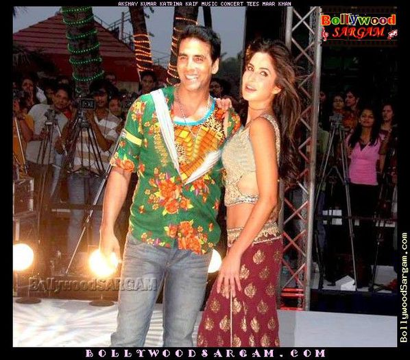 Akshay_Kumar_Katrina_Kaif_Music_concert_Tees_Maar_Khan_BollywoodSargam_laughing_991705