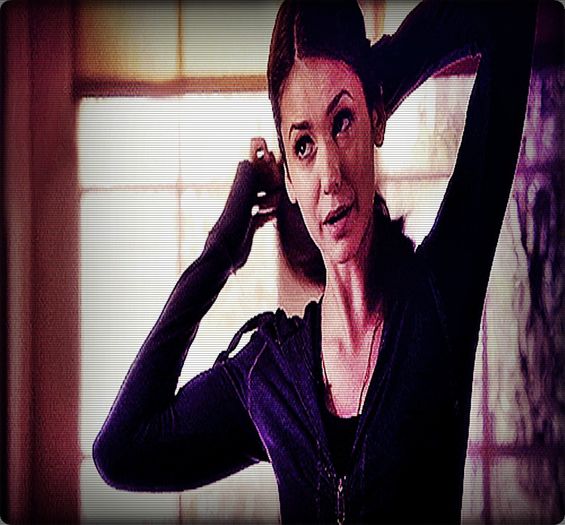 ;_ [intra in casa imbracata ca #Elena, pana si paru ca a lu Elena] Neata baieti...