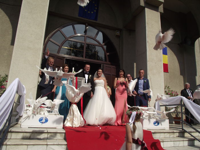 Biserica din Soarelui - PORUMBEI ALBI PENTRU NUNTI Satu Mare