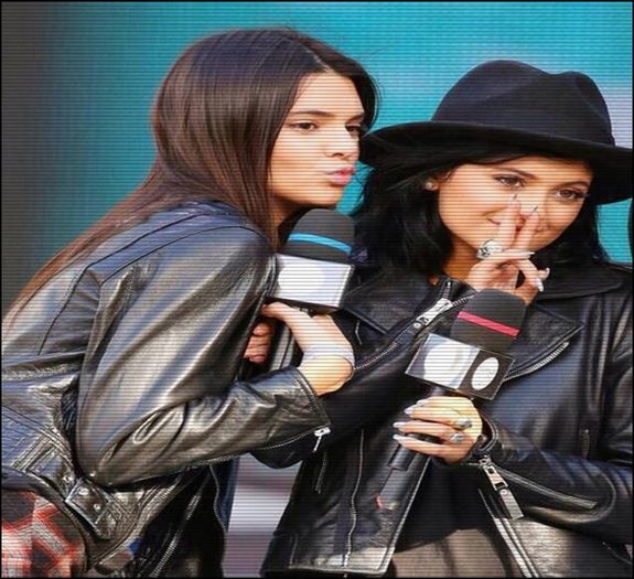 ∆▽■□ .nɒϱɿom ɒnin ♔♥●✿. o fi ..nu ascult prea multe manele .. [#ridica din umeri .