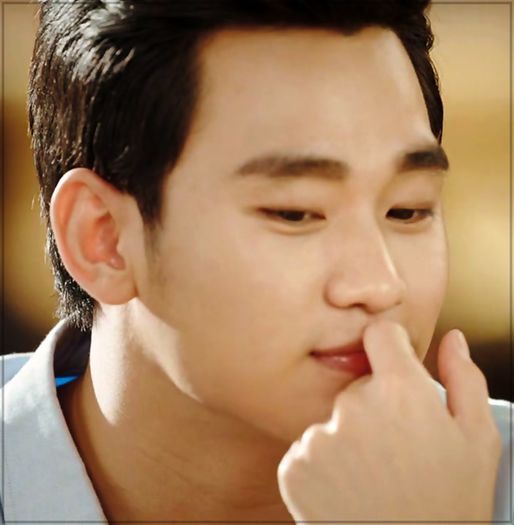 Sh| ..[o imbratiseaza STRANS pe Yuri. :))] ..Nu-i asa? :3 - ix __ Episodul 079 __ xi