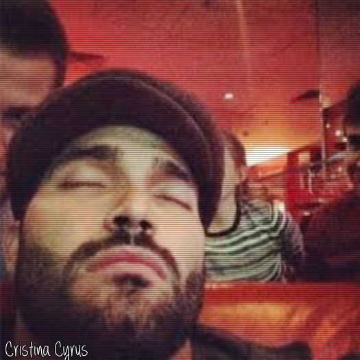 ➹❛ЯΛÐłØΛϾTłVƐ❜☂ Huehue. *se pune lângă brad și se culcă* - here - episode 38 - done