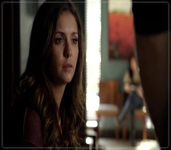 》*se duce in sufragerie si se tranteste pe canapea; se uita la semineu*