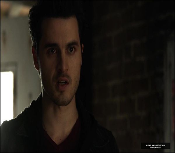 ✿ - *ii arata pe camera pe care o pusese Klaus, ce a facut* CL; Klaus e de vina! #elena; Cand am zis eu asta? #rebe
