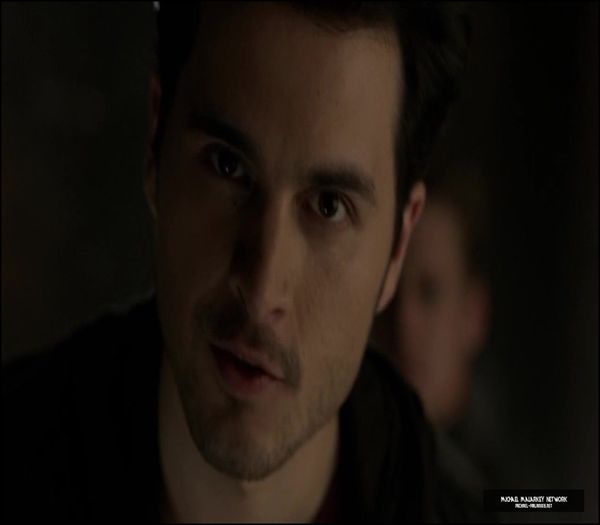 ✿ - Si de unde stiu eu ca nu ma lasi cu ochii in soare? cl; prin casa asta zboara niste legende despre tine # rebe
