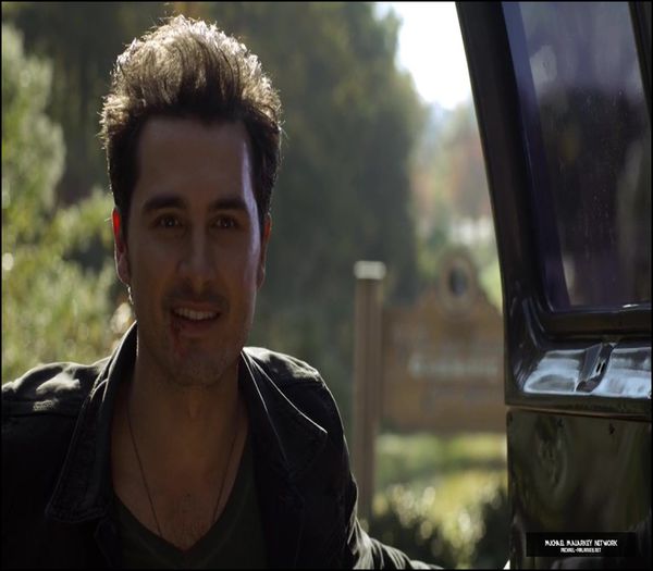 ✿ -Ce faci Bonnie?; De unde sa stiu eu ce s-a intamplat intre voi cl; eu am zis ca doar am auzit nu ca si cred sau nu ce am auzit*ii da un servetel* #rebe
