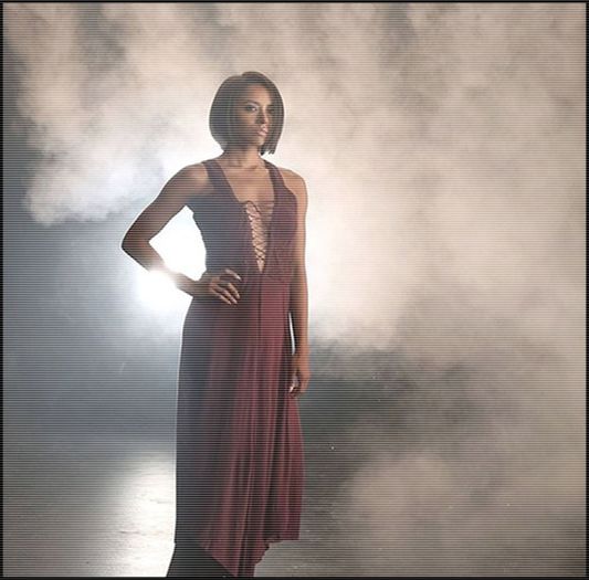 ↘ ; #se duce lângă el, şi îşi desface şi ea o bere. Ai înţeles tu greşit, nu am zis că nu vreau.:))