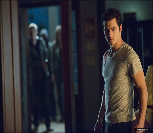 ✿ - Ce te crizezi atata, femeie! Asa sunt eu ma las greu cl; si am alergie la mu;;ci de asta nu-ti dau umarul meu si tu incepi sa tipi ca aia ne... nemancata #rebe; *ia o bere de la fane* La mine nu te gandesti:))) #fane
