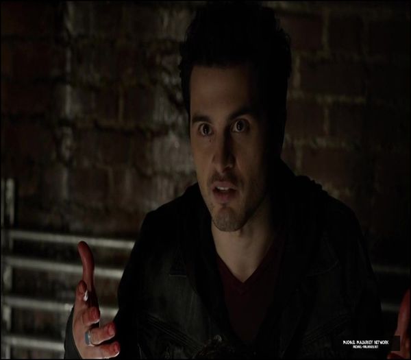 ✿ - Se vede pe fata ta ca esti diperata dupa obiectul meu#rebe; Bonnie, nu, ai mila de mine.