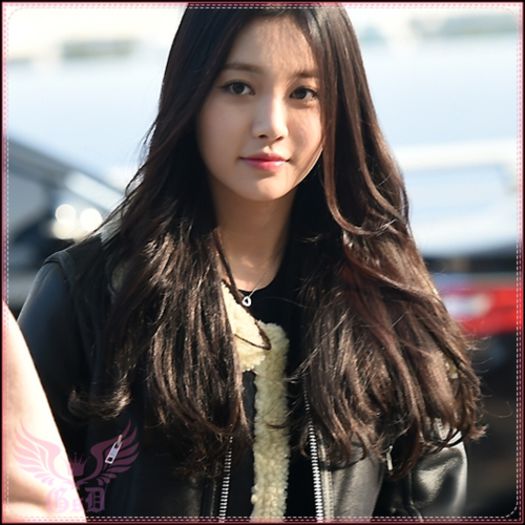 Y| Asta nu este problema mea. :)) #Yuri [se uită la Sh; bea] >_>