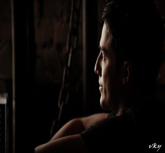 ▬ ❝|intra in casa si se tranteste intr`un colt|