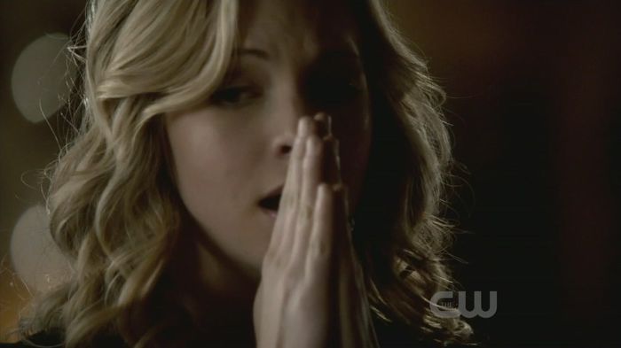 ᵔᴥᵔ -- Unde eşti fato ? *Ţipă* ELENOOO