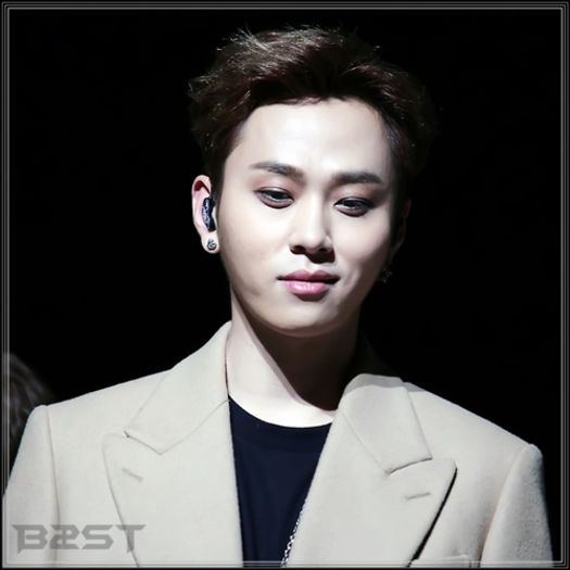 JH|-[intră cu Bomi şi Cho] Hăăă~ da. Merry Christmas! >:D<