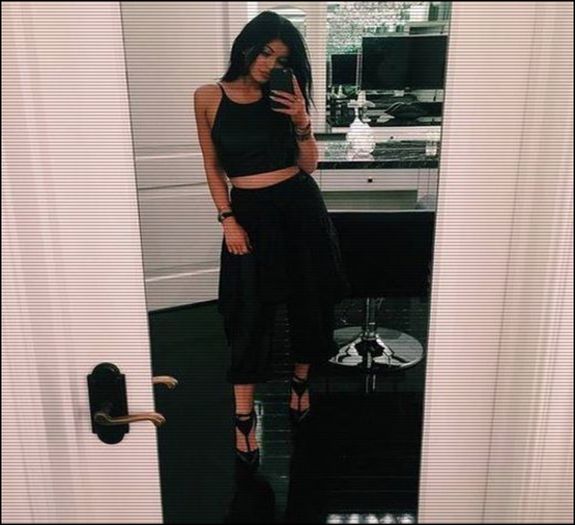 ∆▽■□ .nɒϱɿom ɒnin ♔♥●✿. [cl] [#se uita pe geam cateva secunde , vroia sa zica ceva dar se opreste .; vroiam sa intreb daca luam si un tort dar la problema mea cu dulcele nu cred ca e bine .. [#devenea superenergica si nu se mai oprea ore bune cand manca dulce .
