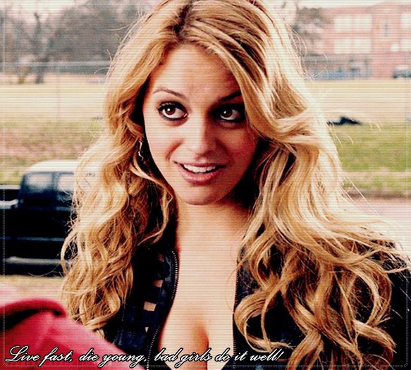 》Cand? Ca tu ai ochi numai pentru Ilie ;< =))))))