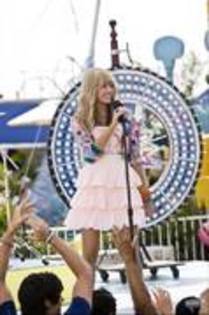 QBBKEEFOCYRQVXTWNMW[1] - hannah montana sezon 3