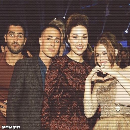 ➹❛ЯΛÐłØΛϾTłVƐ❜☂ She been my queen since we  were 16. *cântă și arată către Ilie* CL; La ce te uiți fă ? #Erica
