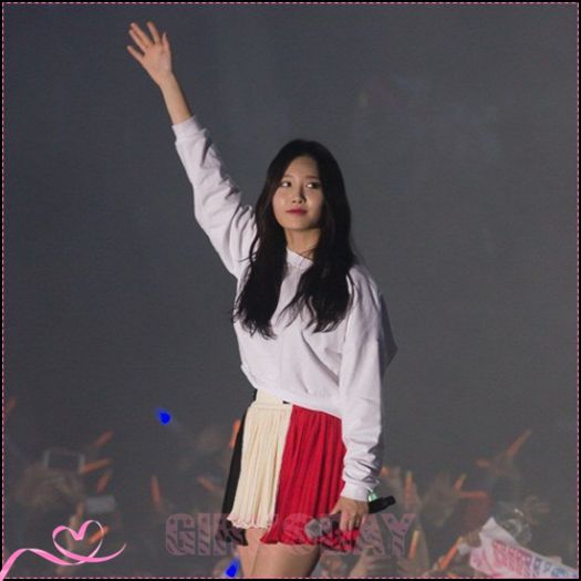Y| Ok. ;;) [îl ia de mâna mergând mai spre Hye şi ceilalţi 3] Mademoiselle comme ca va~! ;;des;; - ix __ Episodul 083 __ xi