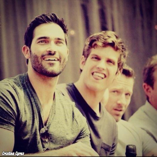 ➹❛ЯΛÐłØΛϾTłVƐ❜☂*se uită la el și îi curge o lakrimă* #Ilie CL; Trebuie să mă crezi. #Erica ; DA MOR GARA AER AM CITIT IAR ȘI MĂ PRPĂPĂDESC PE JOS
