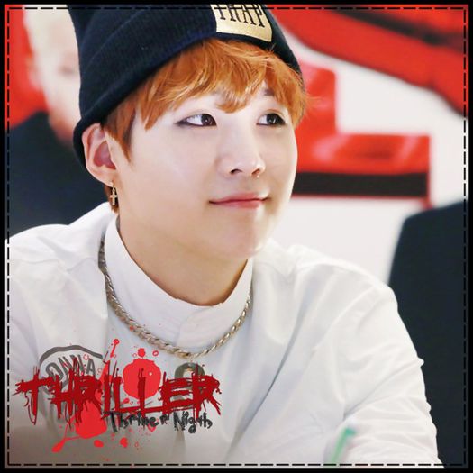 ◆ Good night. :) *se uita la Hye* Probleme cu el? *se aseaza pe canapea; o trage in bratele lui*