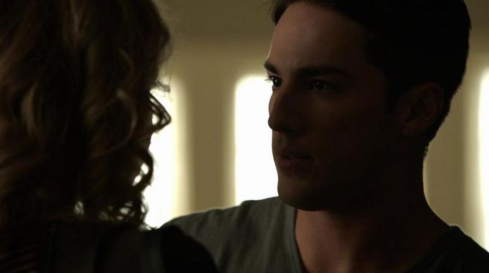 *trage aer in piept si se apropie de ea* Eu.....